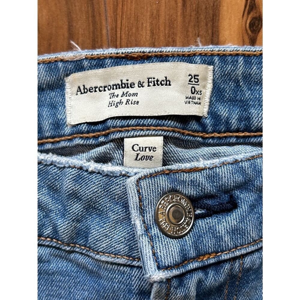 Abercrombie & Fitch Light Blue Cropped Jeans - Picture 2 of 6